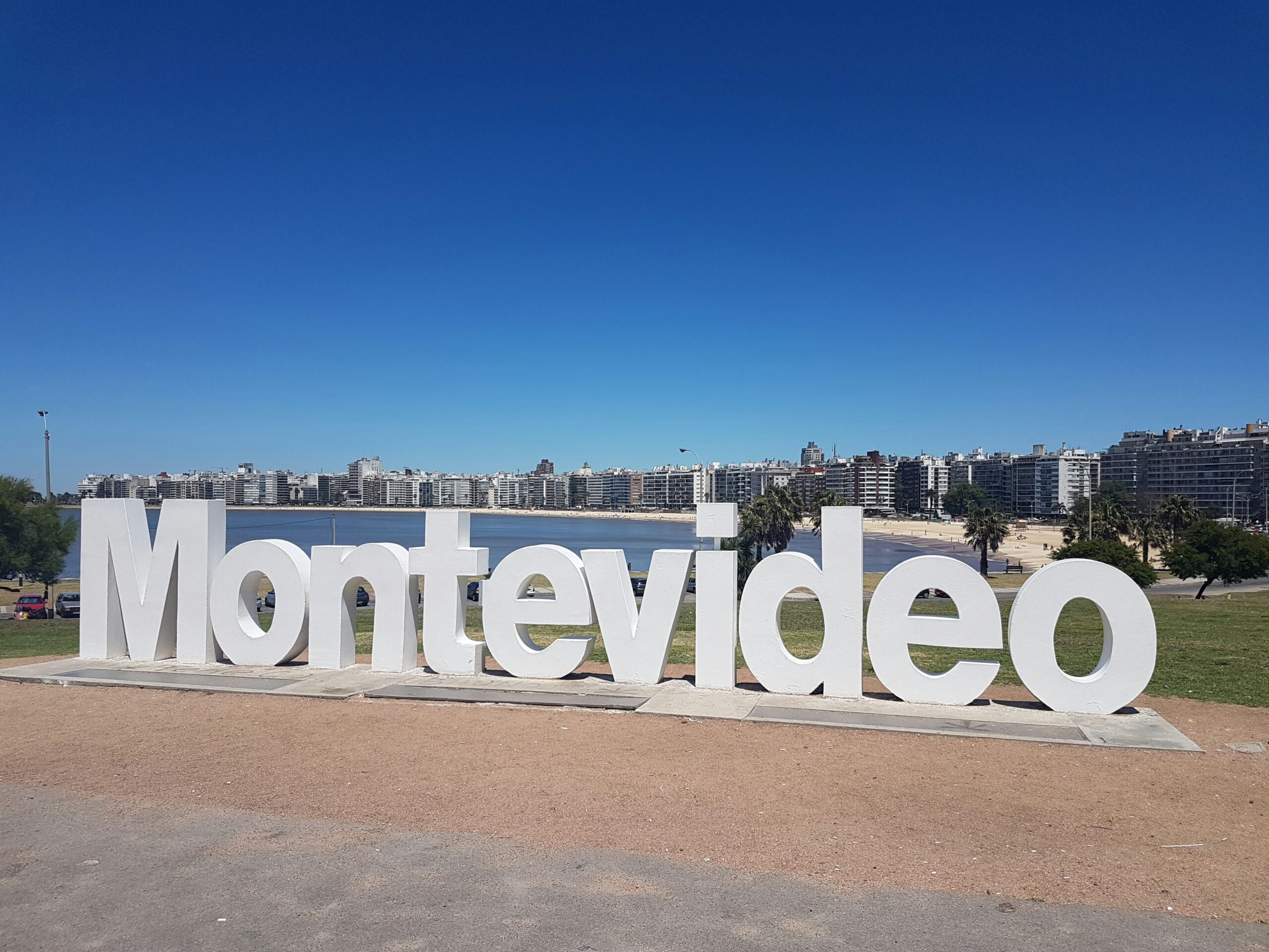 MONTEVIDEO alex-teixeira-HspzTglcdUY-unsplash